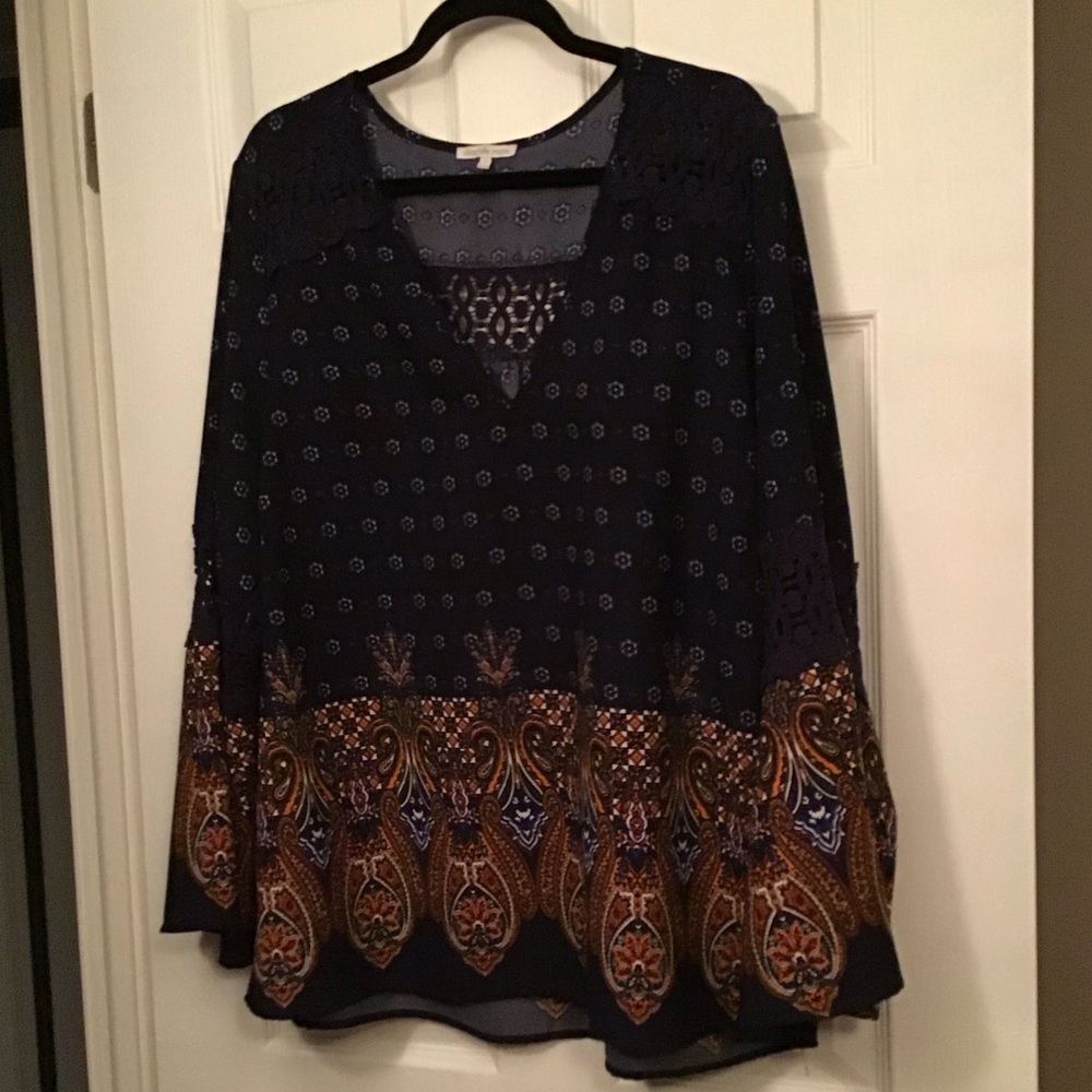 Long-sleeved blouse